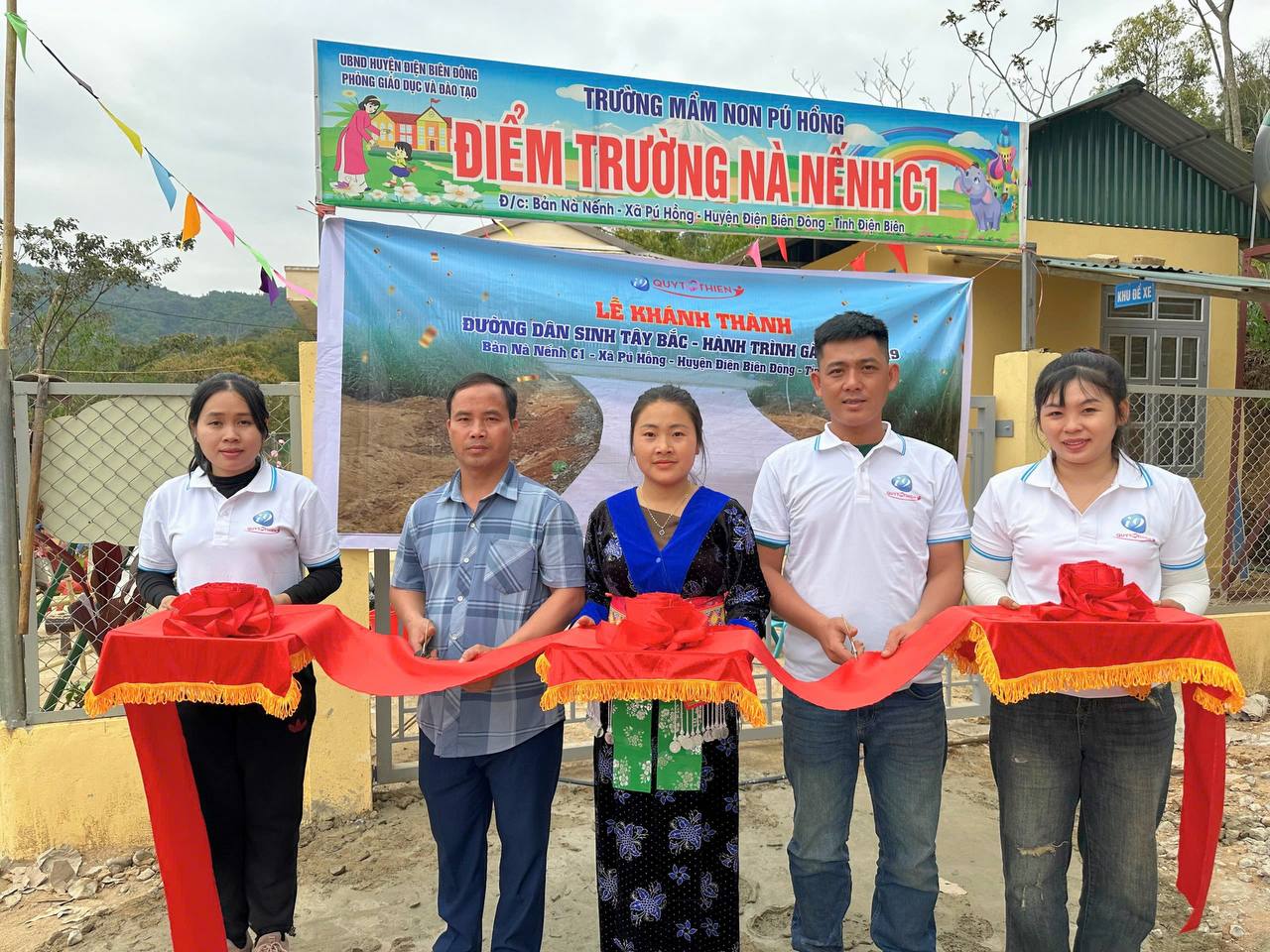 Hình ảnh tượng trưng cho cam kết của chúng tôi đối với cộng đồng người chơi, nhấn mạnh trách nhiệm xã hội và việc bảo vệ quyền lợi người chơi trong game tài xỉu trực tuyến.